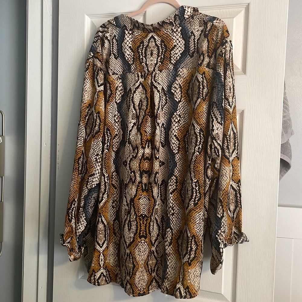Snake skin button down blouse - Picture 6 of 6